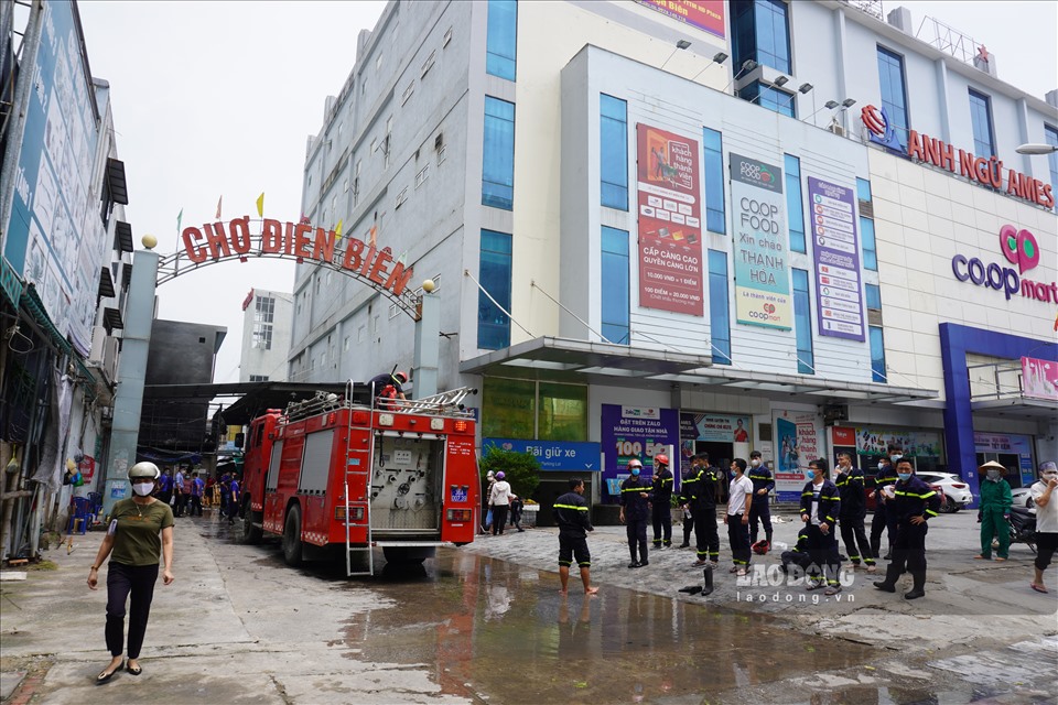 Theo nhiều người dân có mặt tại hiện trường cho biết, đám cháy xảy ra ngay cổng chợ  Điện Biên, ngay giữa khu vực siêu thị Coopmart Thanh Hóa và khách sạn Sao Mai. Rất may đám cháy được khống chế kịp thời, không lan rộng ra hai bên.