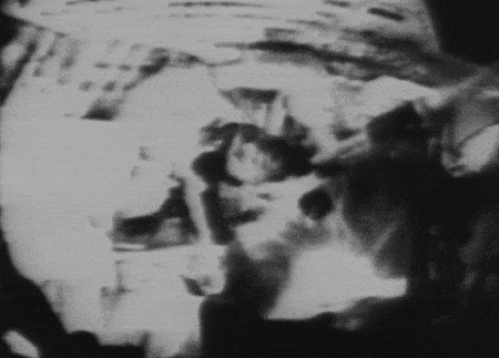 Chỉ huy sứ mệnh Apollo 7 giới thiệu bút không gian Fisher. Nguồn: NASA