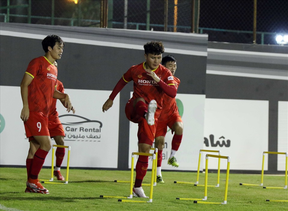 Quang Hải và các đồng đội đã sẵn sàng cho trận đấu mở màn gặp Saudi Arabia. Ảnh: VFF