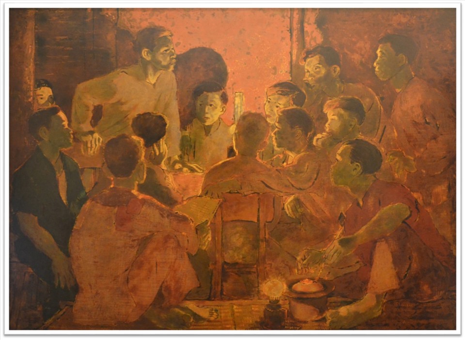 Họp công hội đỏ – Huỳnh Văn Gấm (1922-1987) 1964. Tranh sơn mài. Công hội đỏ, tổ chức tiền thân của Tổng Liên đoàn Lao động Việt Nam ngày nay-công hội đầu tiên của giai cấp công nhân Việt Nam. Ngày 28.7.1929, Hội nghị đại biểu Công hội đỏ lần thứ nhất diễn ra tại Hà Nội đã bầu Ban Chấp hành Công hội đỏ Bắc Kỳ do đồng chí Nguyễn Đức Cảnh đứng đầu.