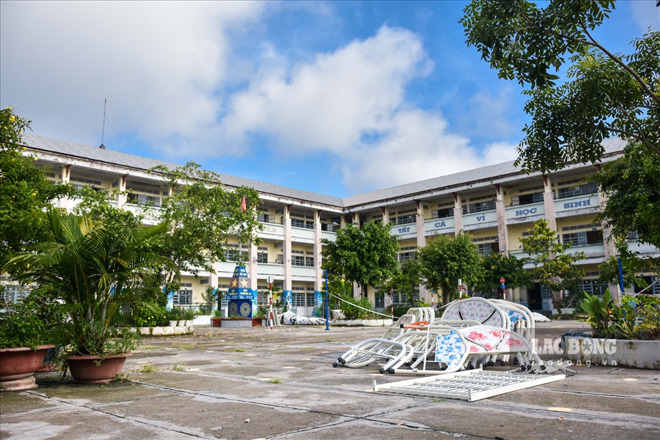 Huyện Phong Điền , TP Cần Thơ có 4 trường học được trưng dụng là cơ sở cách ly y tế tập trung. Hiện công tác bàn giao, trả lại cho trường học cho học sinh đang được gấp rút hoàn thiện.