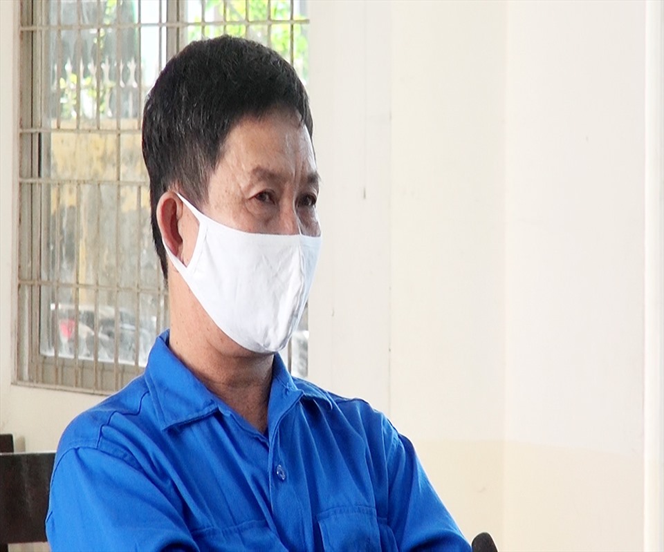 Bị cáo Huỳnh Thanh Hà bị tuyên phạt 18 tháng tù về tội “Tổ chức cho người khác xuất cảnh trái phép“. Ảnh: VT