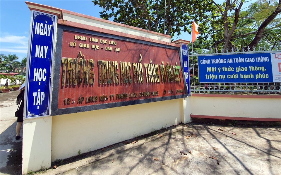 Trường THPT Võ Văn Kiệt, huyện Phước Long, tỉnh Bạc Liêu tất cả giáo viên dạy online khi bước vào năm học mới. Ảnh: Nhật Hồ