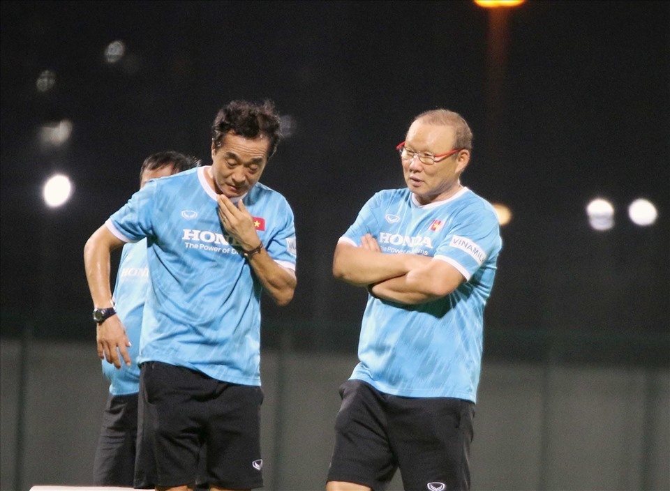 Trợ lý huấn luyện viên Lee Young-jin là “cánh tay đăc lực” của thầy Park. ẢNh: VFF