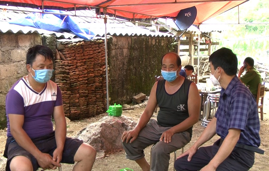Lãnh đạo Sở Y tế Hà Giang và chính quyền địa phương đã kịp thời tới động viên, chia sẻ trước mất mát của gia đình y sĩ Hạng Mí Mua.