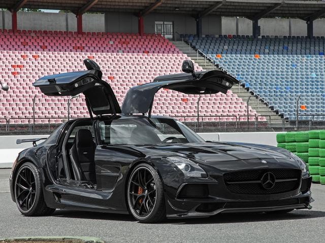 Mercedes-Benz SLS AMG: Đây là siêu phẩm xe hơi tiếp theo có trong Gara ôtô của El Pulga. Siêu xe này có giá khởi điểm hơn 268.000 USD và dao động lên đến trên 518.000 USD. Messi không lái chiếc xe này nhiều. Ảnh: Mercedes.