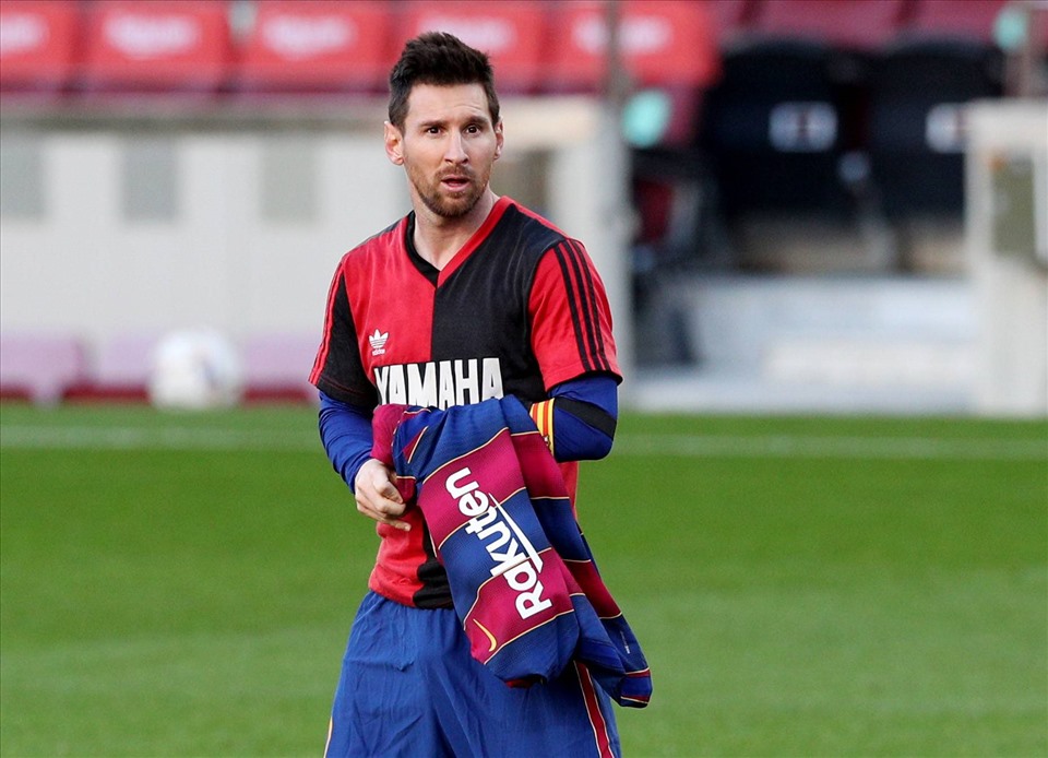 Giờ thì Lionel Messi phải dứt áo Barcelona và ra đi thật. Ảnh: AFP
