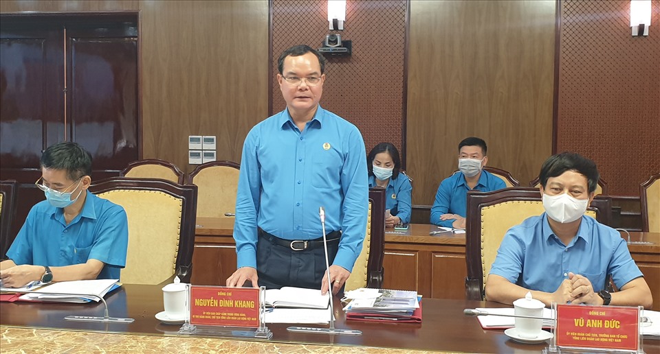 Chủ tịch Tổng LĐLĐ Việt Nam Nguyễn Đình Khang phát biểu tại buổi làm việc. Ảnh: Nguyễn Hùng