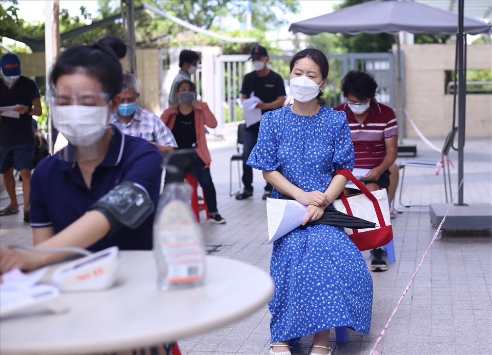 Được biết, có hơn 200 cư dân là người Hàn Quốc đang sin sống trong các cụm chung cư Happy Valley đã được tiêm vaccine phòng COVID-19 trong sáng ngày 6.8.