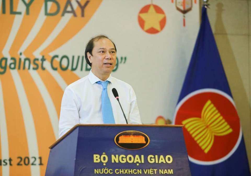 Thứ trưởng Ngoại giao Nguyễn Quốc Dũng phát biểu tại Ngày gia đình ASEAN, 8.8.2021. Ảnh: BNG