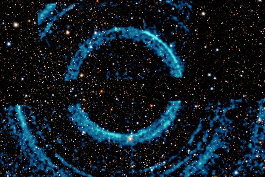 Những vòng tròn khổng lồ quanh hố đen thuộc hệ thống nhị phân V404 Cygni cách Trái đất khoảng 7.800 năm ánh sáng. Ảnh: NASA