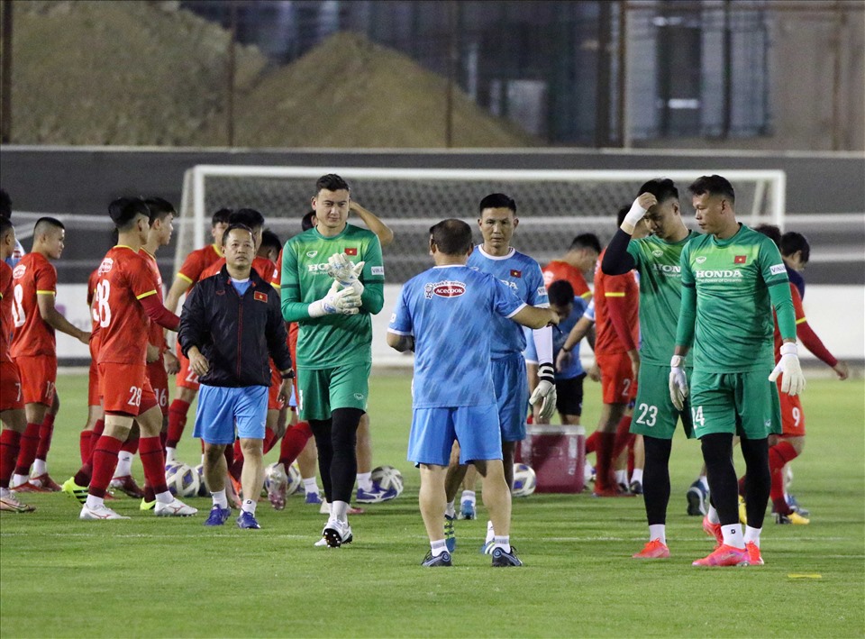 Trước buổi tập, huấn luyện viên Park Hang-seo và đội phó Đỗ Duy Mạnh sẽ tham dự họp báo trước trận đấu. Danh sách đăng ký chính thức 23 cầu thủ cho cuộc đọ sức với Saudi Arabia sẽ được chốt lại tại cuộc họp kỹ thuật diễn ra vào chiều cùng ngày.