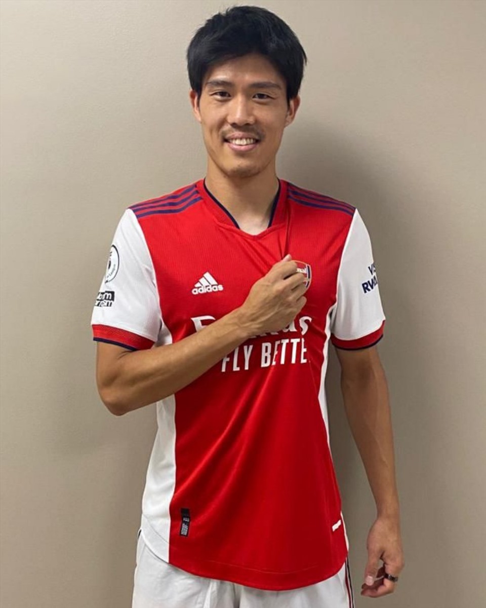 Tomiyasu gia nhập Arsenal vào ngày cuối của thị trường chuyển nhượng. Ảnh: Daily Canon