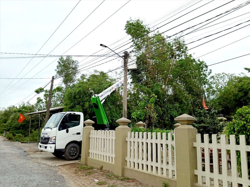 Bên cạnh đó, công ty cũng đã liên hệ với lực lượng xây lắp điện trên địa bàn, sẵn sàng bổ sung lực lượng trong trường hợp cần khắc phục lưới điện sau bão.