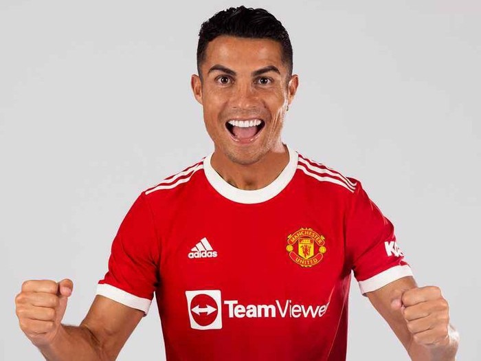 Ronaldo háo hức ra sân cho Manchester United. Ảnh: Detik Sport