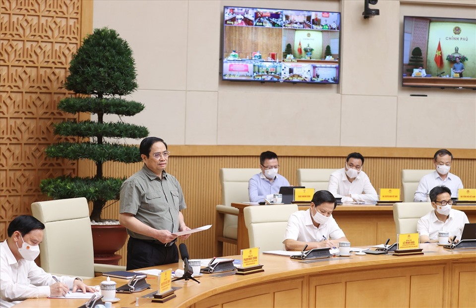 Thủ tướng chủ trì cuộc họp của Ban Chỉ đạo quốc gia về phòng, chống dịch bệnh COVID-19. Ảnh Dương Giang