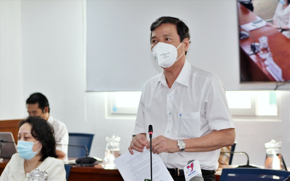 Ông Nguyễn Hữu Hưng - Phó Giám đốc Sở Y tế TPHCM thông tin tại họp báo chiều 11.9. Ảnh: Huyên Nguyễn