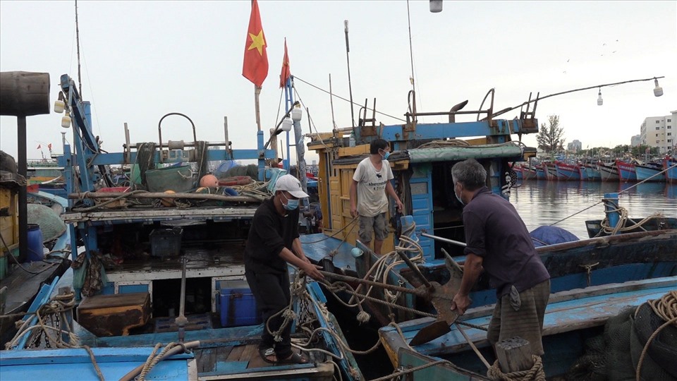 Tàu thuyền vào trú bão tại cảng cá Thọ Quang. Ảnh: TC