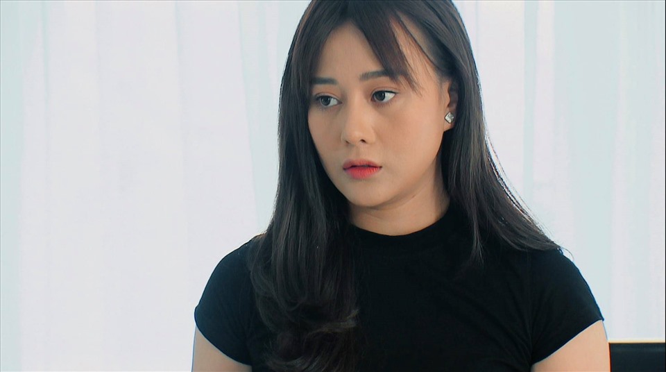 Năm 2021, Phương Oanh đảm nhận vai nữ chính Nam trong phim “Hương vị tình thân“. Lúc đầu, vai diễn của nữ diễn viên 8X nhận nhiều phản ứng trái chiều về diễn xuất cũng như trang phục có phần đơn điệu. Ở hiện tại,