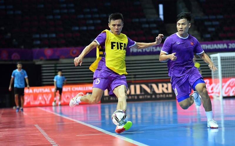 Đội tuyển Futsal Việt Nam sẵn sàng cho trận gặp Brazil. Ảnh: VFF