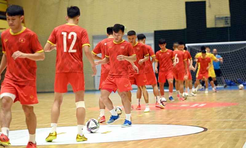 Đội tuyển Futsal Việt Nam hưng phấn trước trận gặp Brazil. Ảnh: VFF
