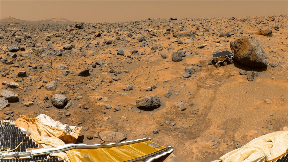 Tàu đổ bộ Mars Pathfinder của NASA chụp bức ảnh trên sao Hỏa năm 1997. Ảnh: NASA