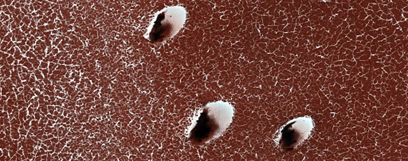 Nhiều đụn cát trên sao Hỏa cổ và ổn định nhưng ở một số khu vực như Syrtis Major Planum cát vẫn tích cực dịch chuyển. Ảnh: NASA