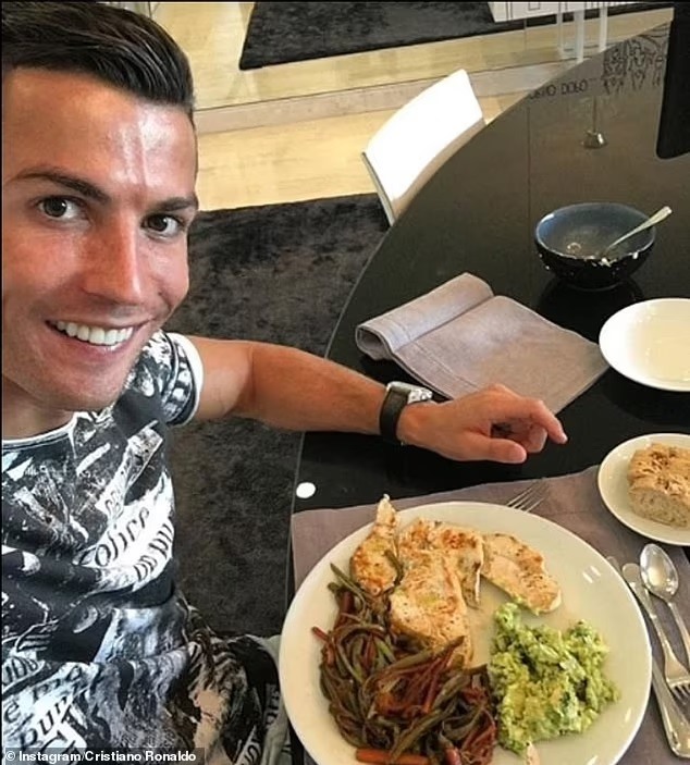 Một bữa ăn trong ngày của Ronaldo. Ảnh: Instagram.