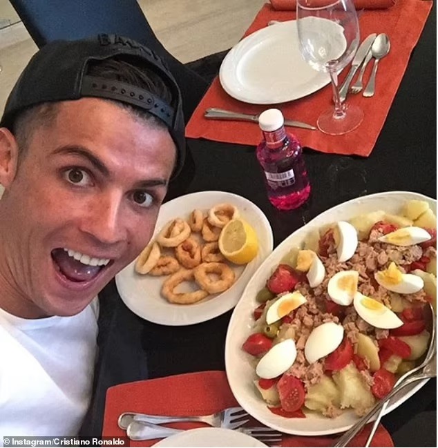 Bữa ăn của Ronaldo sẽ khiến nhiều người phát chán nhưng CR7 đã ăn như vậy mỗi ngày trong hơn 10 năm qua. Ảnh: Instagram.