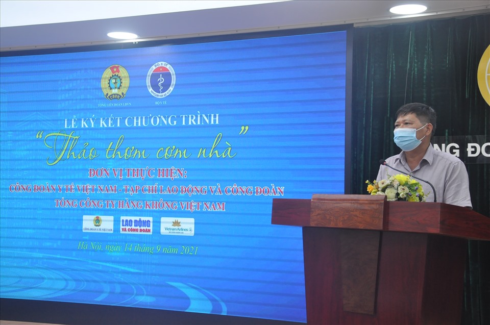 Ông Phan Văn Anh, Phó Chủ tịch Tổng Liên đoàn Lao động Việt Nam phát biểu tại Lễ ký kết. Ảnh: Bảo Hân