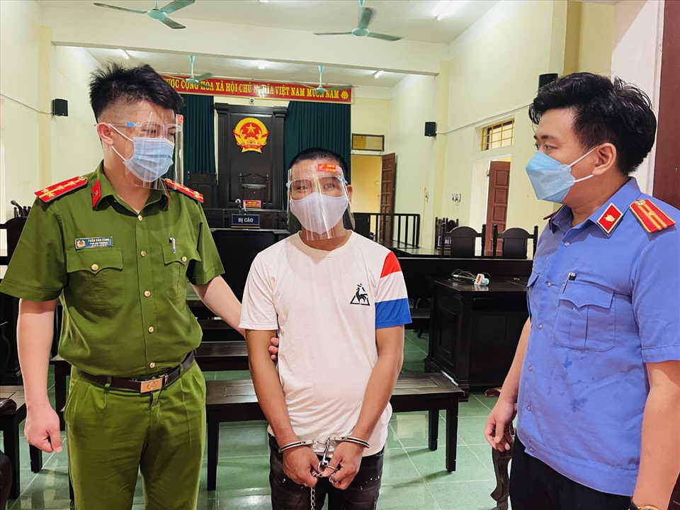 Đối tượng Nguyễn Văn Bắc lĩnh án 15 tháng tù vì hành vi định “thông chốt“, đánh công an. Ảnh: CATH