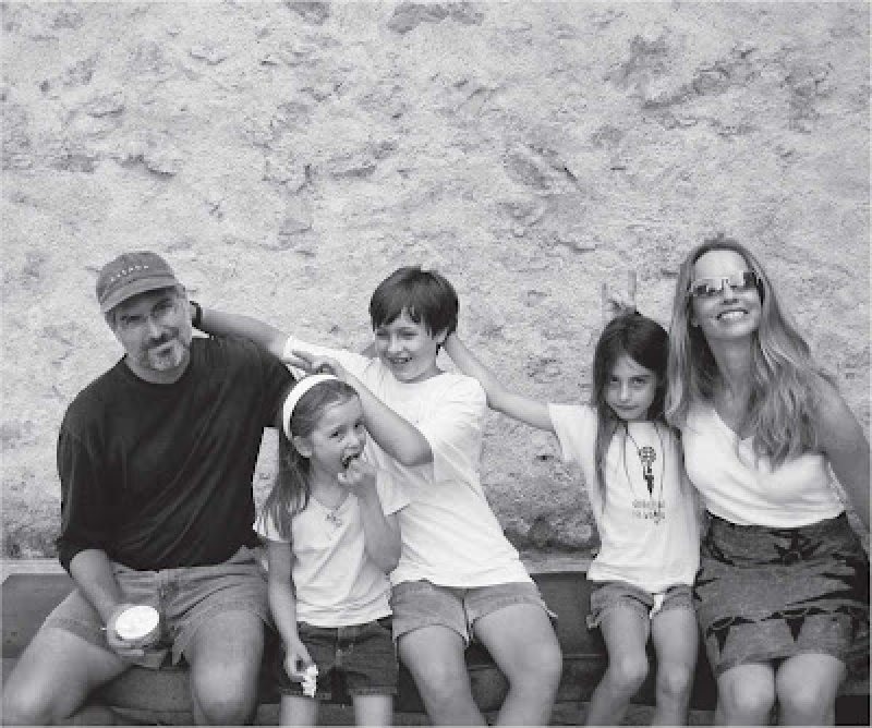 Gia đình Steve Jobs năm 2003. Ảnh: stevejobsphotos.blogspot.com