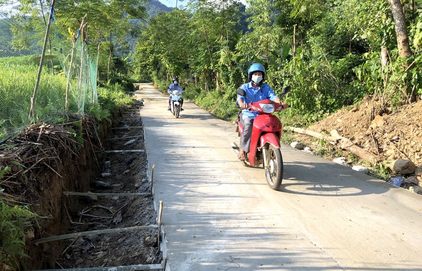 Nhờ những con đường được bê tông hoá mà cuộc sống người dân vùng cao Tuyên Quang đang thay đổi từng ngày. Ảnh: Cao Huy