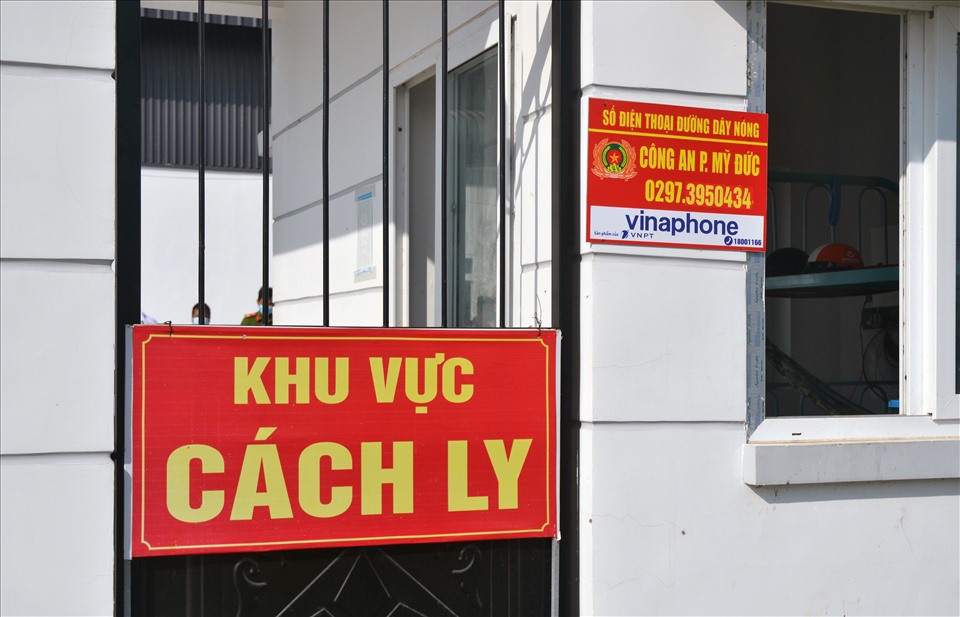 Bên ngoài khu vực cách ly trên địa bàn Mỹ Đức, TP. Hà Tiên. Ảnh: LT