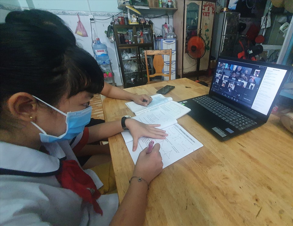 LĐLĐ Bình Dương đang vận động quyên góp hỗ trợ thiết bị học trực tuyến cho con em lao động nghèo.Ảnh: Đình Trọng