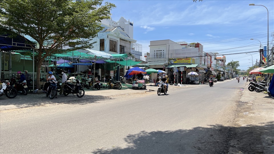 Khung cảnh trước chợ Mũi Né. Ảnh: Phạm Duy
