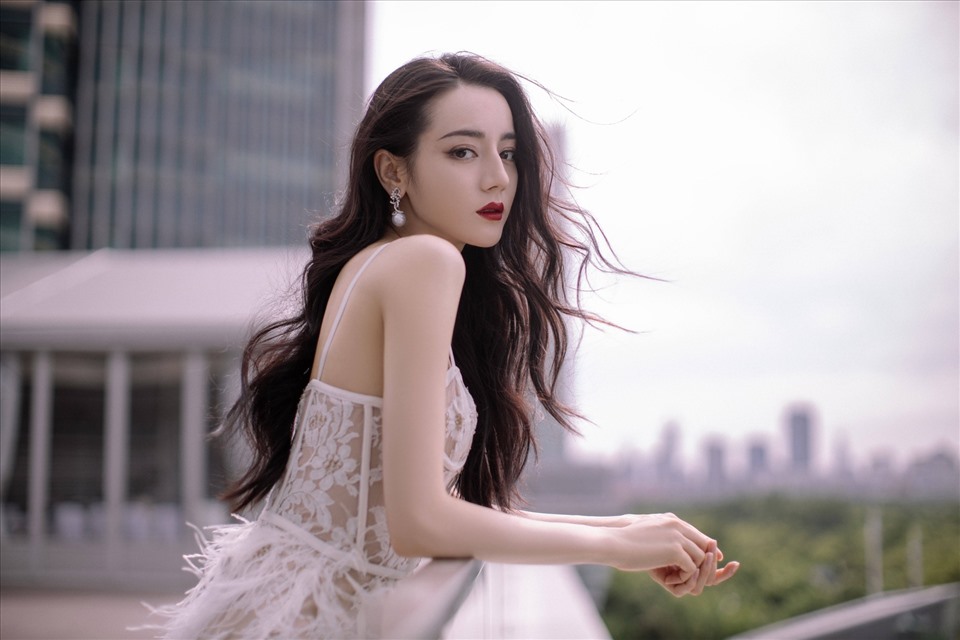 Địch Lệ Nhiệt Ba Đứng Đầu Top 20 Sao Nữ Hot Nhất Trên “Youtube Trung Quốc