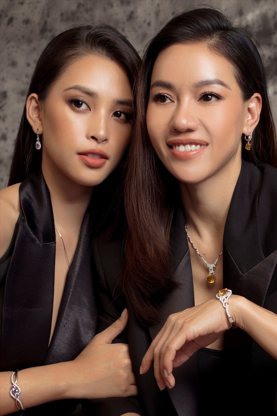 Hoa hậu Tiểu Vy và bà Phạm Kim Dung luôn đồng hành cùng nhau trong các sự kiện. Ảnh: NVCC.