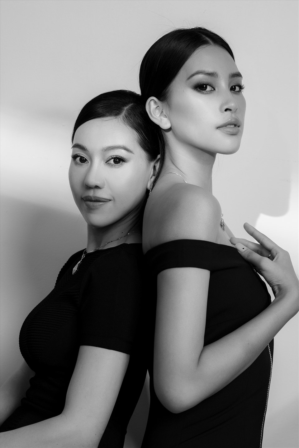 Hoa hậu Tiểu Vy và bà Phạm Kim Dung luôn đồng hành cùng nhau trong các sự kiện. Ảnh: NVCC.
