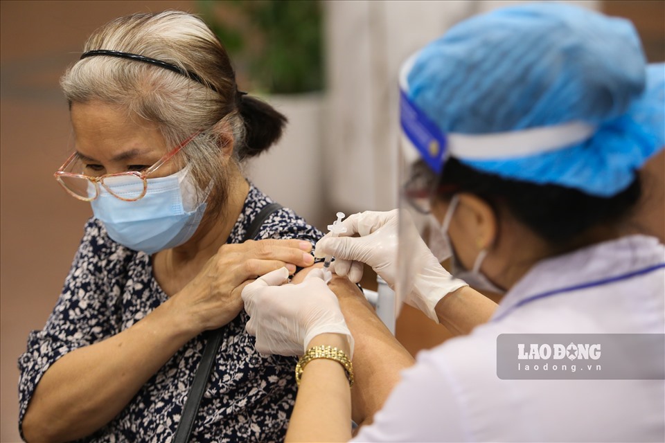Hà Nội đẩy mạnh triển khai tiêm chủng vaccine diện rộng cho người dân Thủ đô