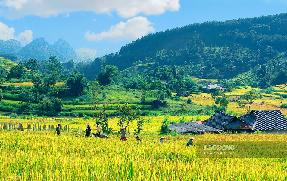 Không chỉ lôi cuốn về cảnh đẹp, Tả Lèng còn chứa đựng những nét văn hóa bản sắc của bà con nơi đây.