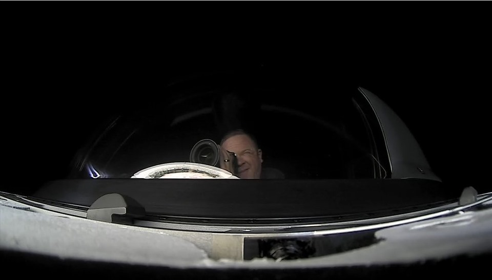 Phi hành đoàn sứ mệnh Inspiration4 trong ngày đầu tiên trên quỹ đạo với hơn 15 vòng quay xung quanh Trái đất. Ảnh: SpaceX