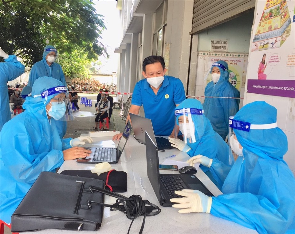 Hiện thành phố Thuận An, tỉnh Bình Dương đang đẩy mạnh tiêm chủng vaccine cho người dân và công nhân lao động. Tuy nhiên khối lượng công việc cực lớn. Trong bối cảnh đó, đoàn tình nguyện của Liên đoàn Lao động tỉnh Bình Dương đã quyết định chi viện hỗ trợ thành phố Thuận An.