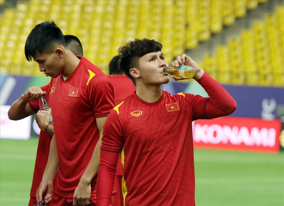 Quang Hải tiếp tục là niềm hy vọng của đội tuyển Việt Nam. Trang chủ Liên đoàn bóng đá Châu Á (AFC) đánh giá tiền vệ sinh năm 1997 là một trong những cầu thủ đáng xem nhất bảng B vòng loại thứ 3 World Cup 2022 khu vực Châu Á. Ảnh: VFF