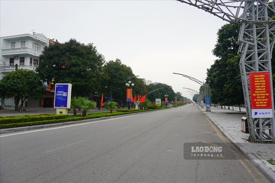 Trên tuyến đường Đại lộ Lê Lợi cũng rất ít các phương tiên qua lại.