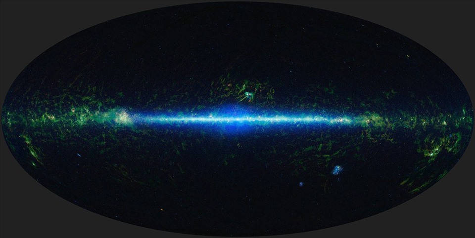 Hình ảnh toàn bộ bầu trời do Vệ tinh Thăm dò Khảo sát Hồng ngoại Phạm vi rộng chụp. Nhiều vật thể vũ trụ bức xạ tia hồng ngoại, trong đó có các đám mây khí và bụi nơi những ngôi sao hình thành, và các sao lùn nâu. Ảnh: NASA