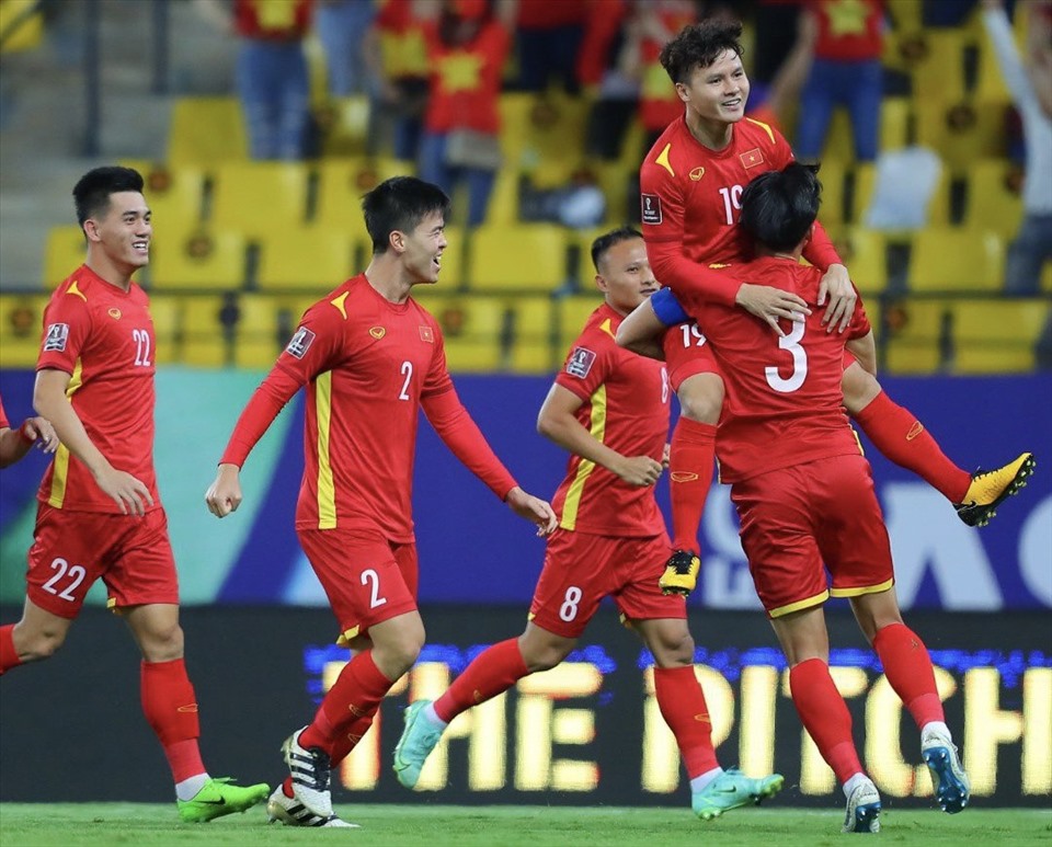 Đội tuyển Việt Nam bất ngờ có bàn thắng ở ngay phút thứ 3 sau pha dứt điểm đẹp mắt ngoài vòng cấm. Ảnh: AFC