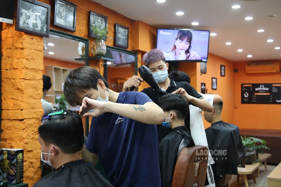 Dịch vụ cắt tóc được phép hoạt động trở lại.