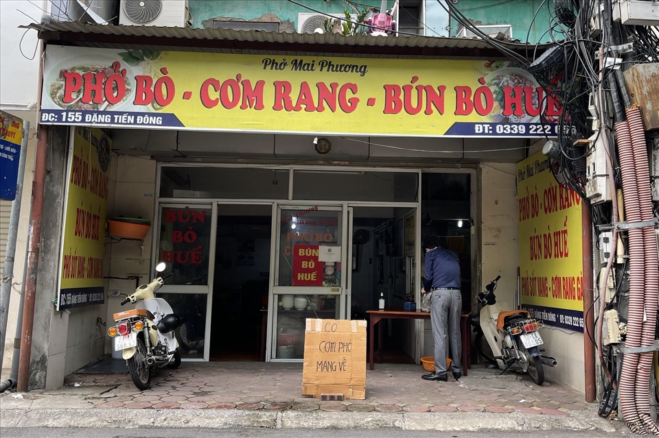 Chỉ thị 22 của Chủ tịch Hà Nội cũng cho phép hàng ăn bán mang về và đóng cửa trước 21h.