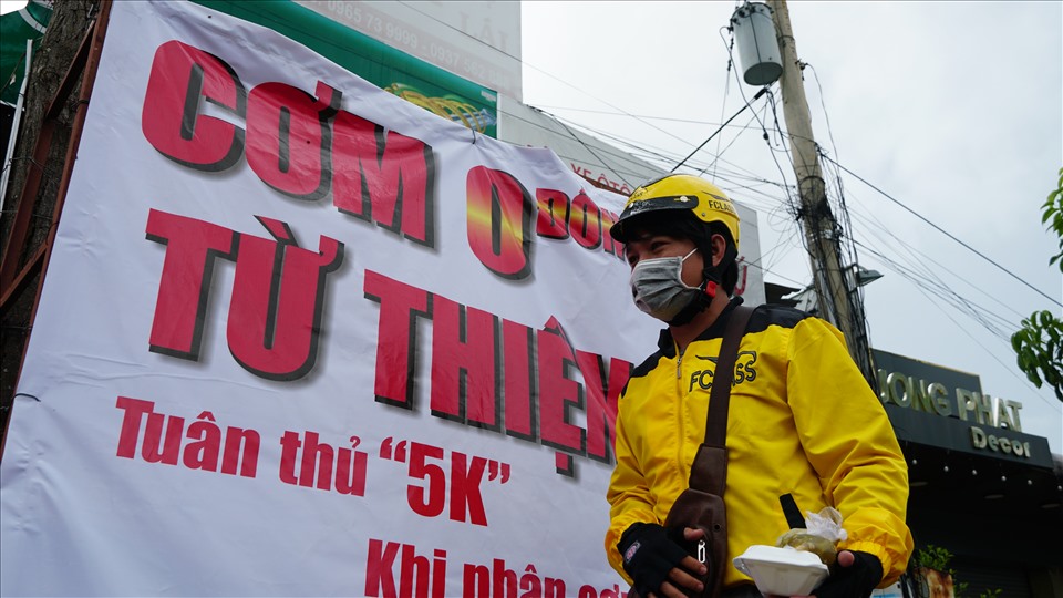 “Bản thân là trẻ mồ côi, thấu hiểu được nỗi khổ của các em. Thế nên có nghề trong tay, tôi mong muốn tạo ra một mái ấm, truyền thụ nghề để các em có công ăn việc làm ổn định. Rồi sau này, các em sẽ tiếp bước tôi để giúp đỡ nhiều em nhỏ có số phận kém may mắn như mình”, anh Giang nói.